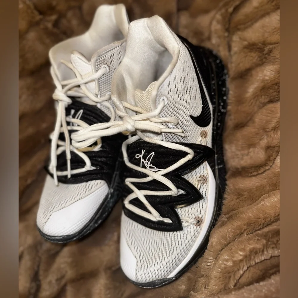 Nike Kyrie 5 Oreo - AO2918-100 Men’s US 8